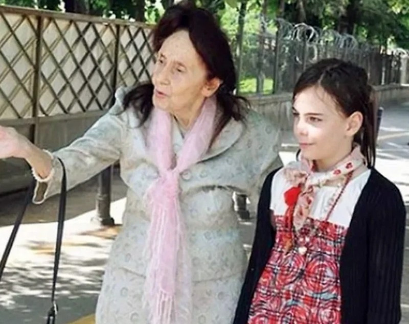 Decizia luată de Adriana Iliescu de sărbători: „Nu avem bani de cheltuit”. Eliza, fiica ei, o ajută, dar e preocupată mai mult de învățătură
