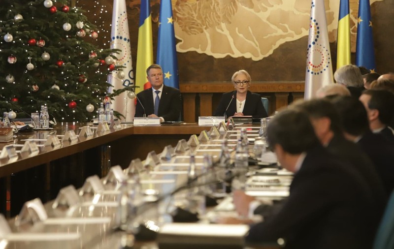 Viorica Dăncilă spune că şedinţa de Guvern va avea două părţi, sugerând că preşedintele va sta doar la prima parte