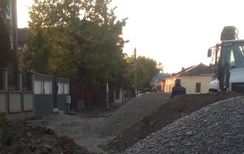 Osemintele umane descoperite în Focșani de muncitorii care lucrau la asfaltarea unei străzi sunt mai vechi de 50 de ani