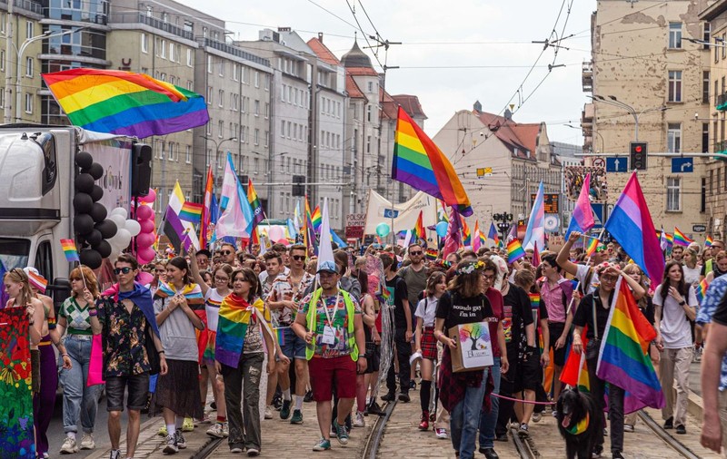 Un moderator de la televiziunea publică din Polonia a cerut scuze comunității LGBT pentru atacurile „rușinoase” din ultimii ani