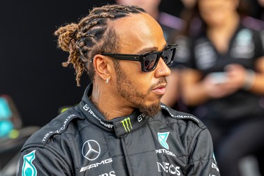 Lewis Hamilton deține șapte Campionate Mondiale, fiind la egalitate cu Michael Schumacher. Sursă foto: Shutterstock 