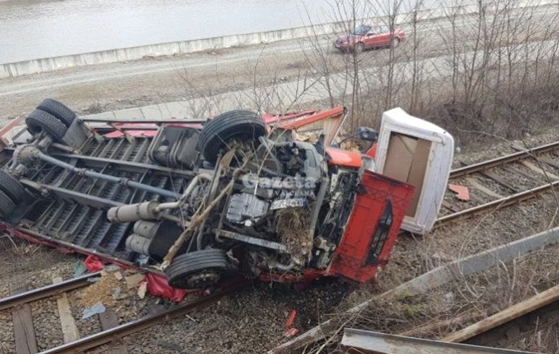 UPDATE: Accident grav pe Valea Oltului. Soțul Alinei Gorghiu, Lucian Isar, rămâne internat