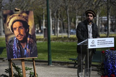Ahmad Massoud, în martie, la o ceremonie organizată la Paris, în memoria tatălui său. Foto: EPA
