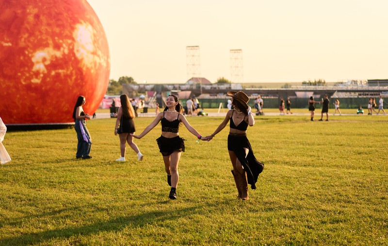 O nouă zi sold out la NIBIRU, 82.000 de vizitatori în stațiunea de pe litoral și un show de neuitat a lui HUGEL în a doua zi a festivalului Galaxia