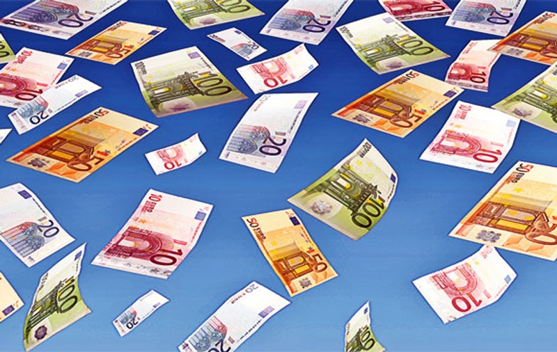 Ne-am împrumutat cu 600 de euro/secundă