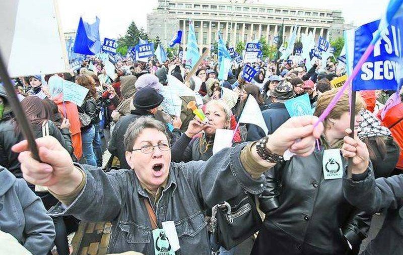 5.000 de profesori, puși pe liber?
