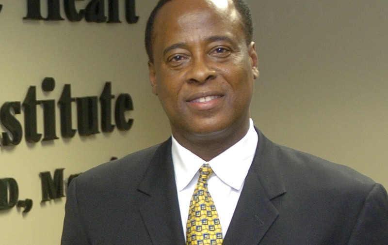 Michael Jackson a fost omorât de Dr. Conrad Murray