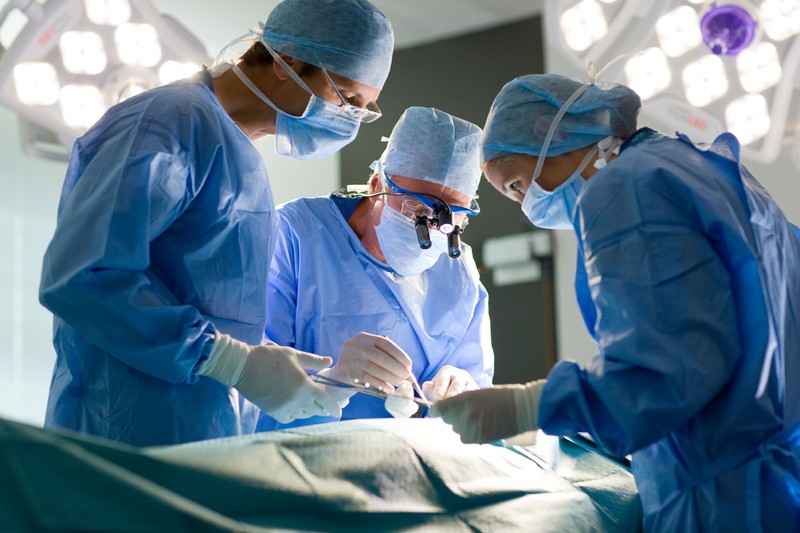 Tribunalul și Curtea de Apel București au considerat că munca prestată de medicii legiști de la INML este asemănătoare cu cea a medicilor legiști din cadrul spitalelor | Foto: Shutterstock