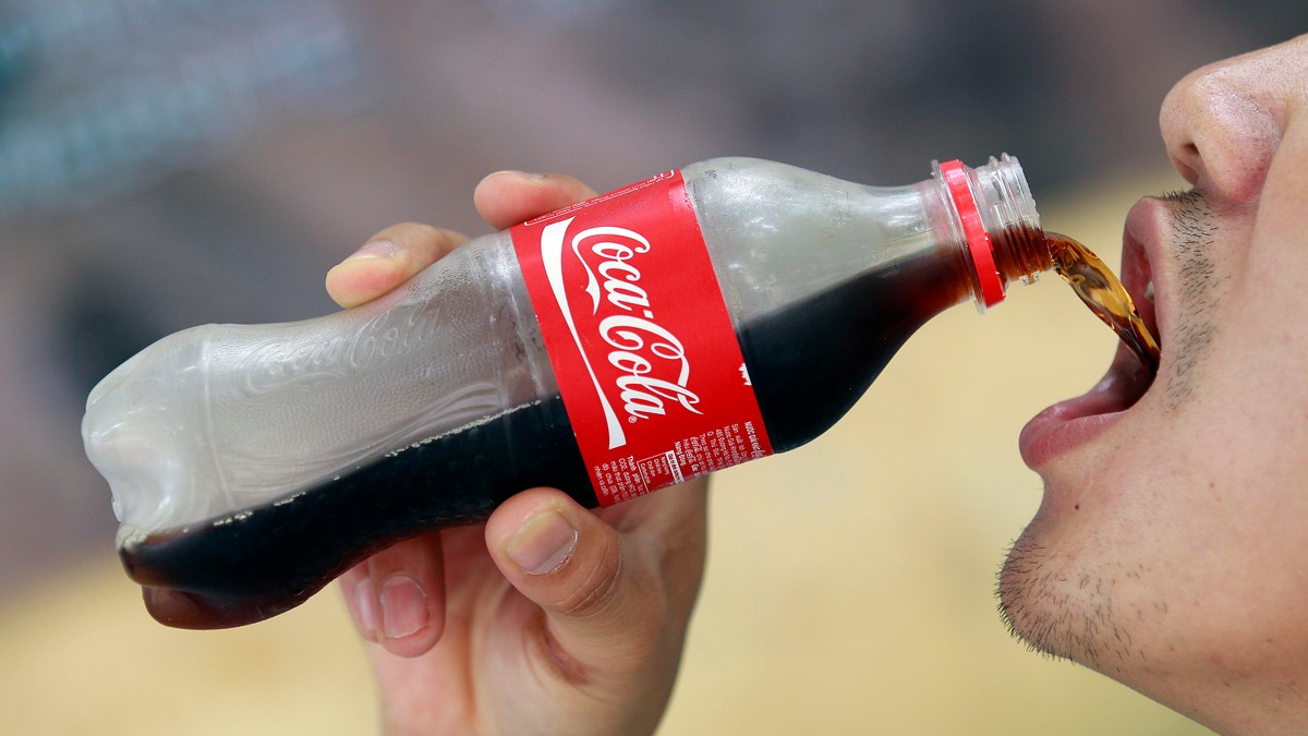 Coca-Cola și Pepsi vor limita cantitatea de zahăr din băuturi