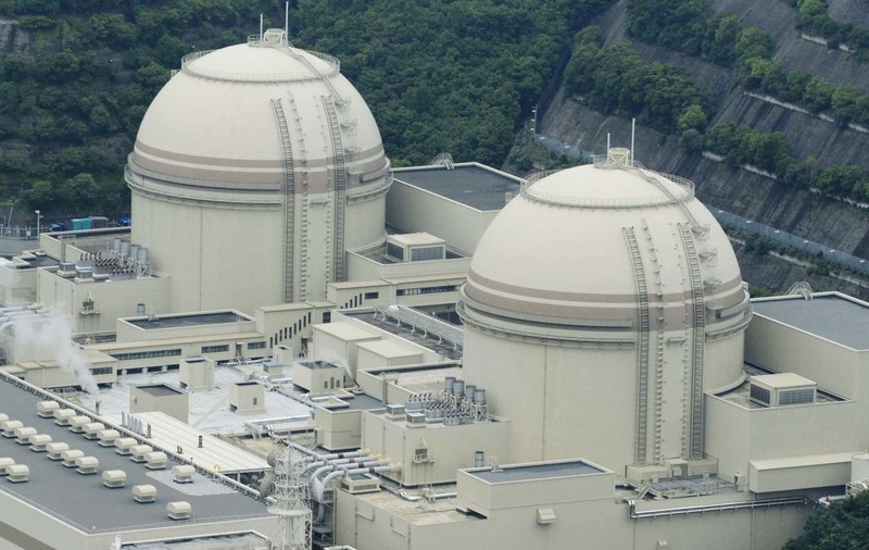 Patru muncitori de la centrala nucleară de la Fukushima, stropiți accidental cu apă contaminată. Care e starea lor