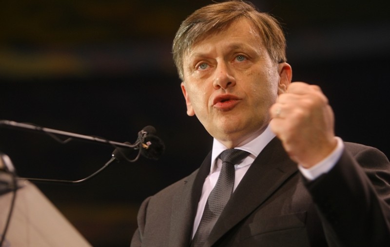 REACŢIA DURĂ a lui Antonescu la raportul CE. "Pot să fac şi eu o critică din capul locului"