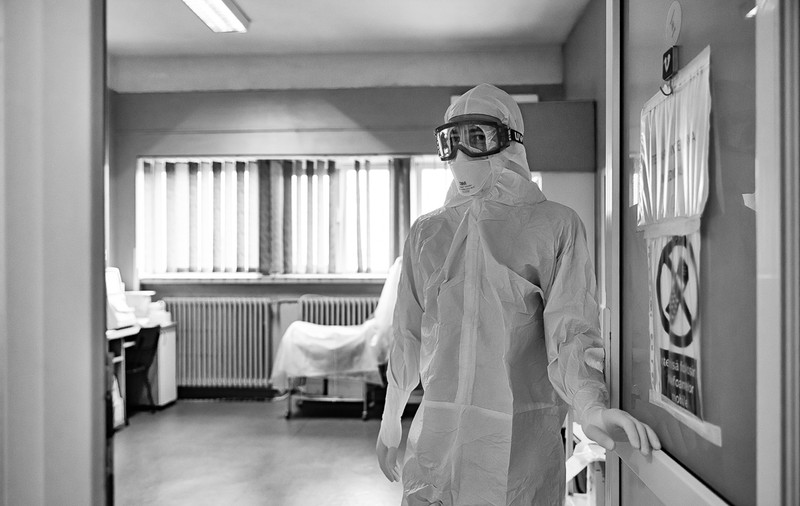 Despre oxigen, cafeină şi spiritul sacrificat al sărbătorilor în spitalul COVID din Roşiori de Vede: „O să picăm toţi la un moment dat”