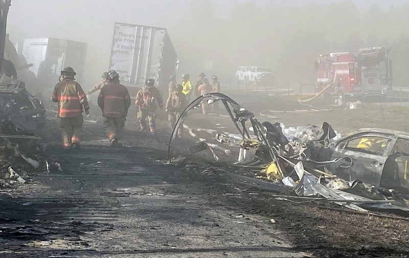 Cel puțin 6 morți și peste 30 de răniți în două accidente uriașe cu 90 de vehicule, cauzate de o furtună de nisip, pe o autostradă din Statele Unite