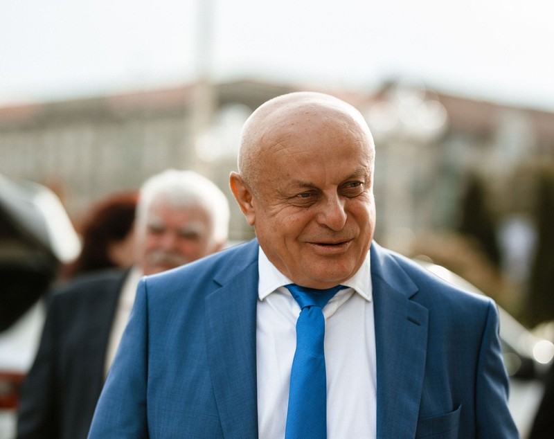 Cine e directorul care a primit 100.000 de euro primă când a ieșit la pensie de la Romsilva și apoi s-a angajat tot la Romsilva, tot director