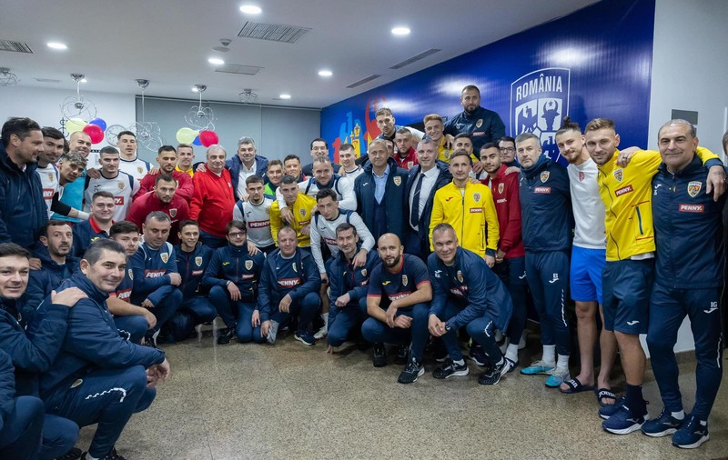 Marcel Ciolacu a venit la antrenamentul naționalei României înaintea partidei cu Elveția