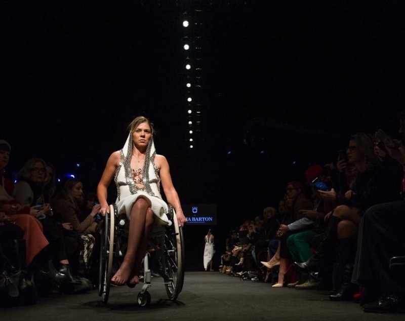 Povestea impresionantă a unei românce, model în Italia. Roxana Dobrică a ajuns campioană la handbike, după ce a paralizat complet| FOTO