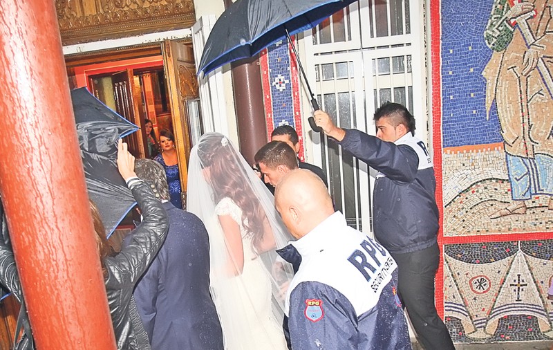 NUNTA BIANCA DRĂGUŞANU | Bianca, o mireasă «murată»