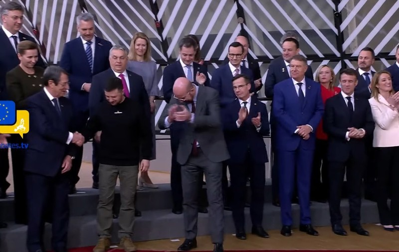 Viktor Orban și Klaus Iohannis nu l-au aplaudat pe Zelenski când a sosit pentru fotografia de grup cu liderii UE