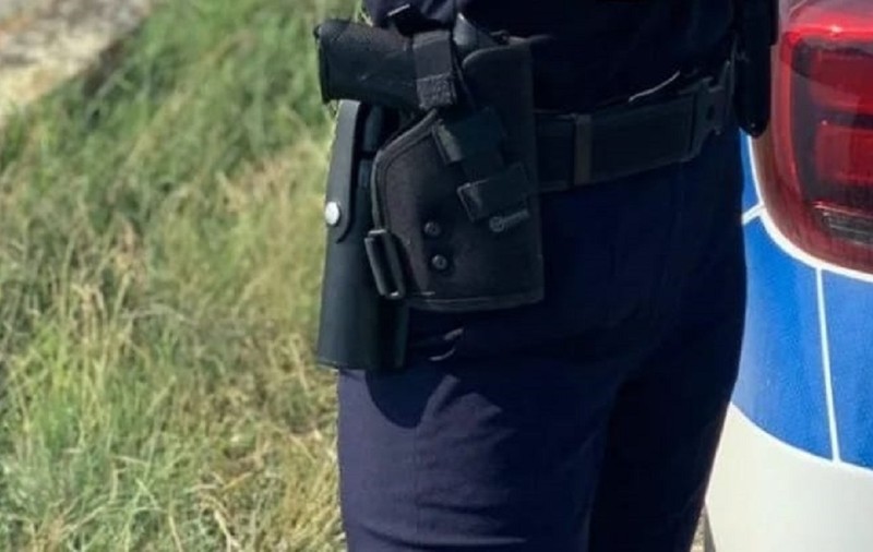 Centura tactică a unui poliţist din Hunedoara care încătușa mai mulți scandalagii a fost furată de un bărbat implicat în conflict