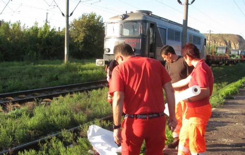 O maşină a fost spulberată de un tren, în Timiş: 3 morţi