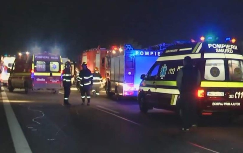 Accident pe Transfăgărășan. O mașină cu 5 oameni a căzut într-o râpă