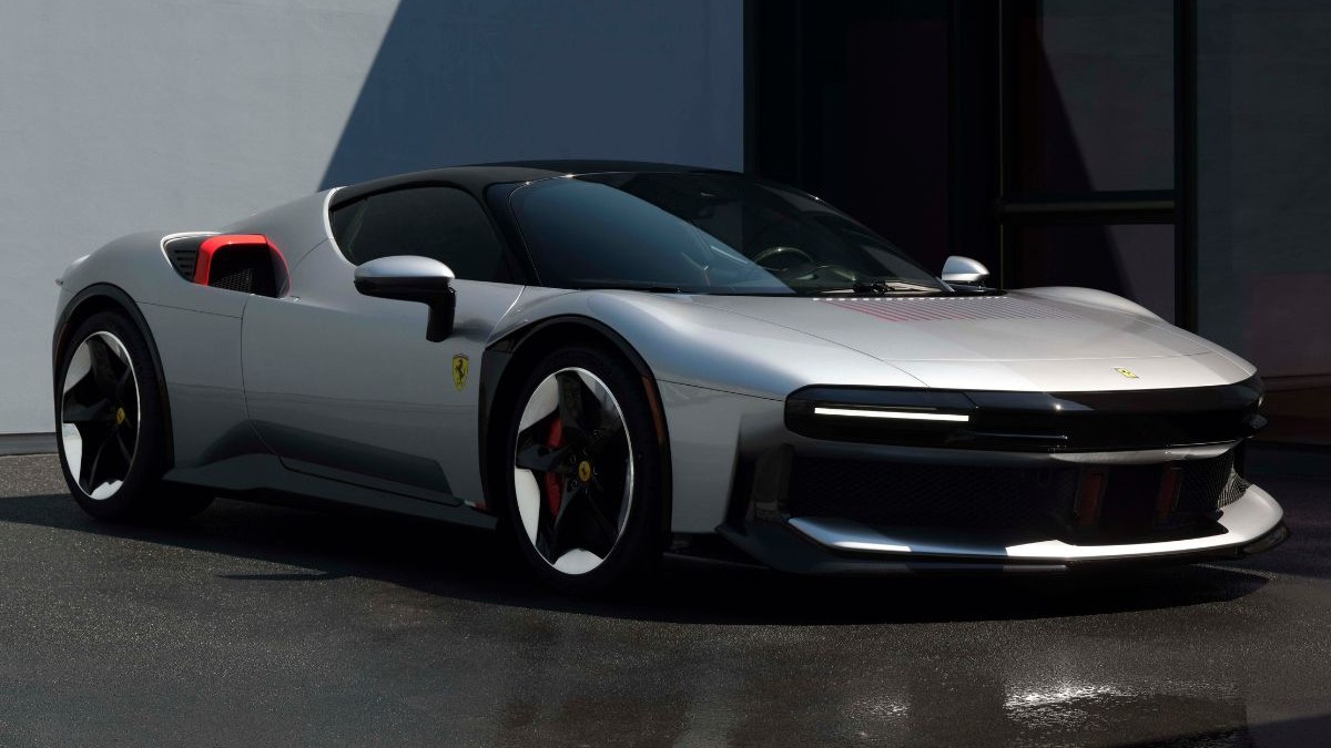masina ferrari gri