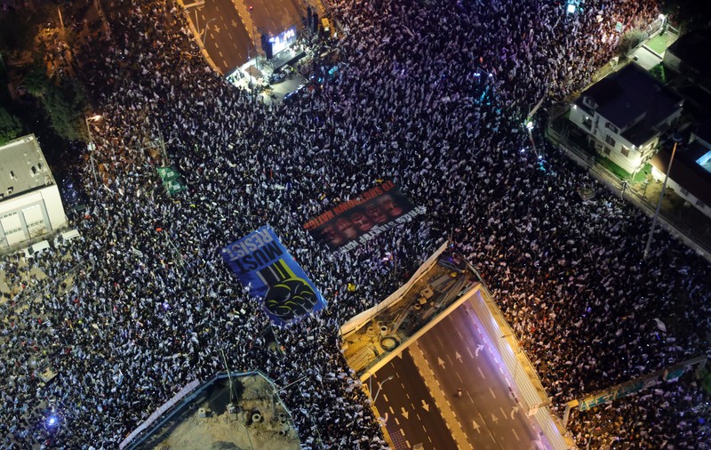 Protest uriaș la Tel Aviv față de reforma judiciară a lui Netanyahu. Mii de oameni, în stradă pentru a noua săptămână