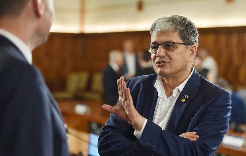 Ministrul Boloș nu agreează impozitarea progresivă dorită de premierul Ciolacu: Nu cred că este momentul să discutăm