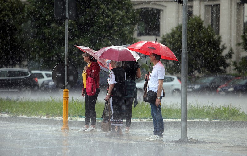 România, sub amenințarea unui ciclon din Marea Neagră. Meteorologii anunță că pot fi tornade