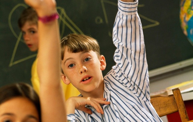 Pot să "sune un prieten" în timpul examenului
