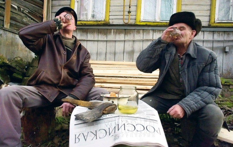 Consumul de alcool în Rusia a scăzut cu 43%. Rușii beau mai puțin decât francezii sau germanii