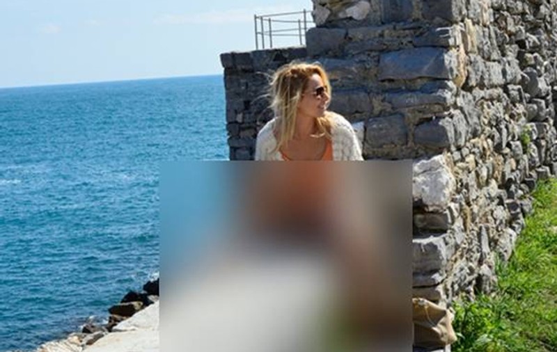 Laura Cosoi, INDECENTĂ! Uite cum îşi ţine mâinile ÎN ZONA INTIMĂ | FOTO ÎN ARTICOL