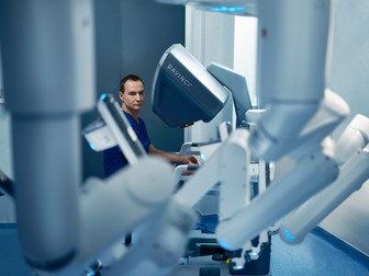 Dr. Victor Radu, Medic Primar Chirurgie Generala, Supraspecializare in Chirurgia Reconstructiva a Peretelui Abdominal si in Chirurgie Robotica