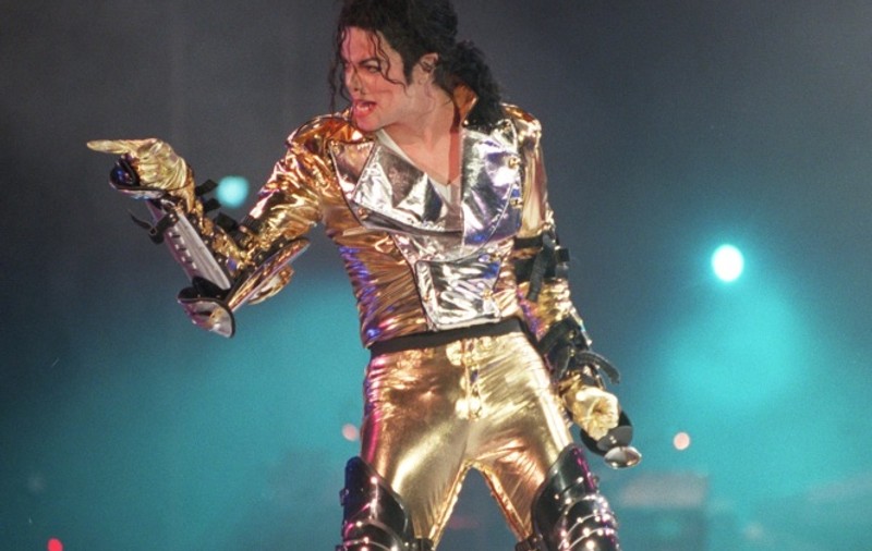 Proiecţii cu Michael Jackson pe Casa Presei