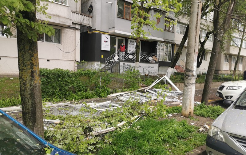 Explozie puternică într-un bloc cu zece etaje din Galaţi. Un bărbat a suferit arsuri de gradul I la față