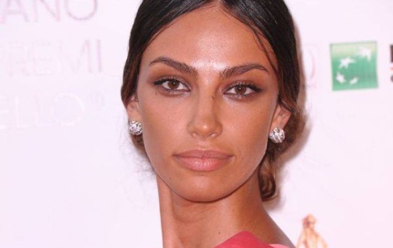 Mădălina Ghenea, mai provocatoare ca niciodată! EROTISM PE BICICLETĂ! | FOTO