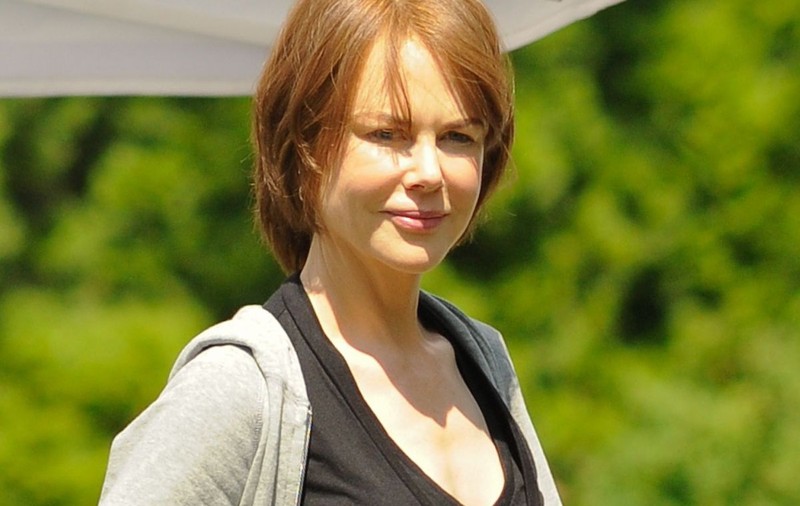 La faţă - PĂPUŞĂ, la MÂINI - MĂTUŞĂ! DETALIUL care o TRĂDEAZĂ pe NICOLE KIDMAN! | FOTO 