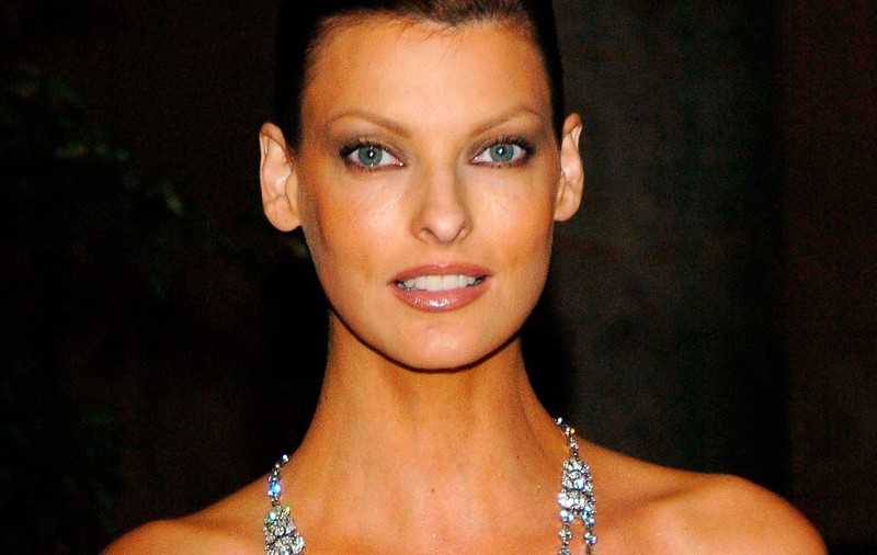 Linda Evangelista, de nerecunoscut din cauza operațiilor estetice eșuate: „Am fost desfigurată cu brutalitate”