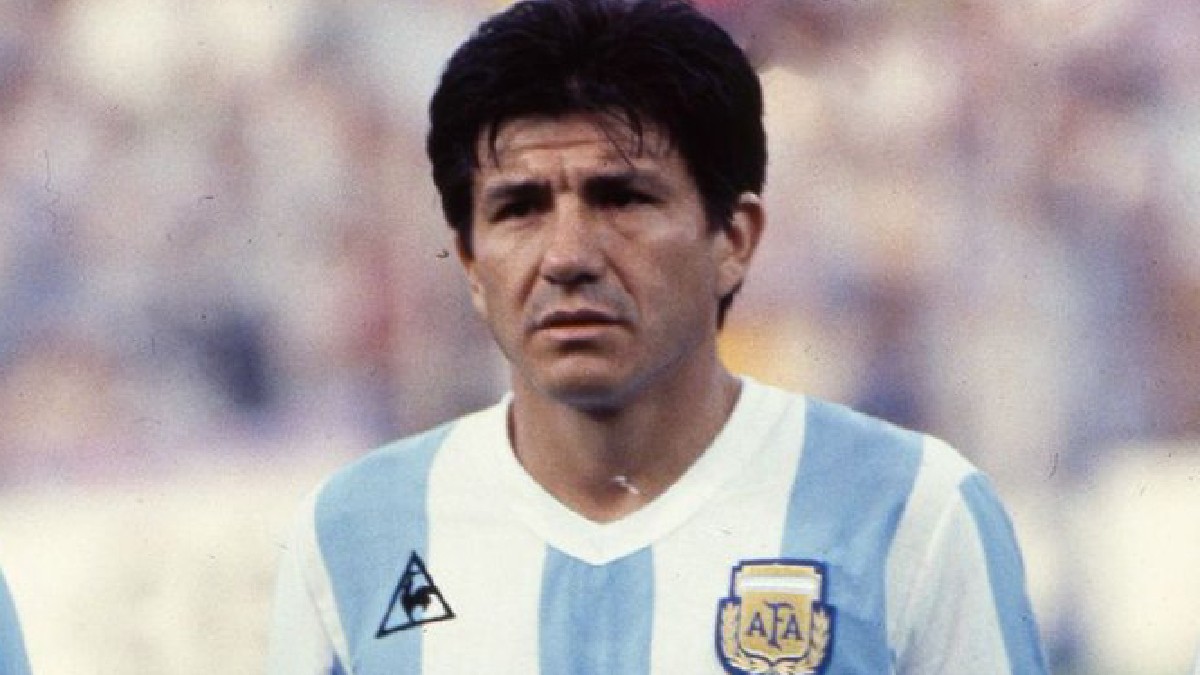 Luis Galvan, îmbrăcat în echipamentul de fotbal de la AFA