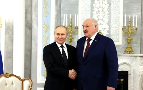 Lukașenko ar fi gata să-l „trădeze” pe Putin la momentul potrivit