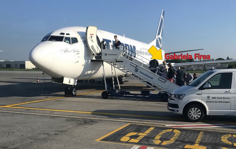 Firea, Pandele și Nețoiu, vacanță comună în Turcia, începută cu oprirea îmbarcării pasagerilor și cu transport VIP pe pistă către avionul de Antalya!