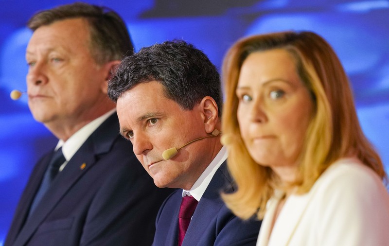 Ce articole din Constituție ar schimba candidații la prezidențiale: dreptul la avort, dreptul la bani cash, România - republică prezidențială, pe model american
