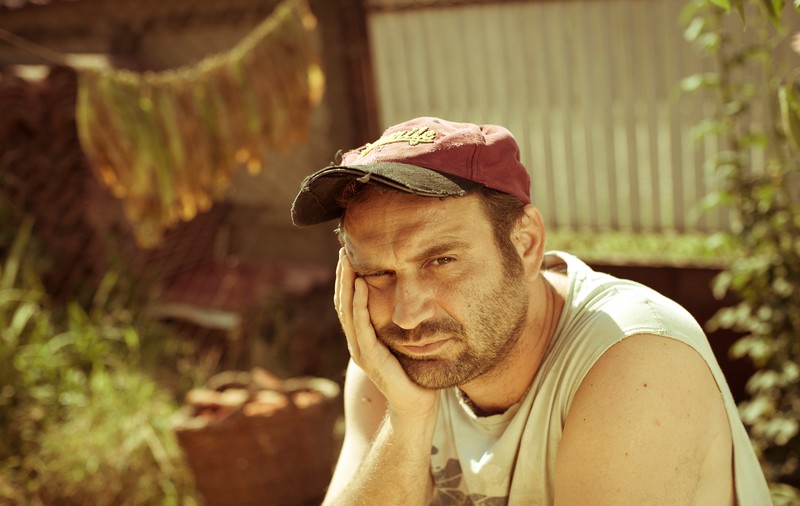 Când iese din ”Las Fierbinți”, Văncică alias Celentano e ...critic de teatru. ”Mă enervează Florin Piersic jr!”!