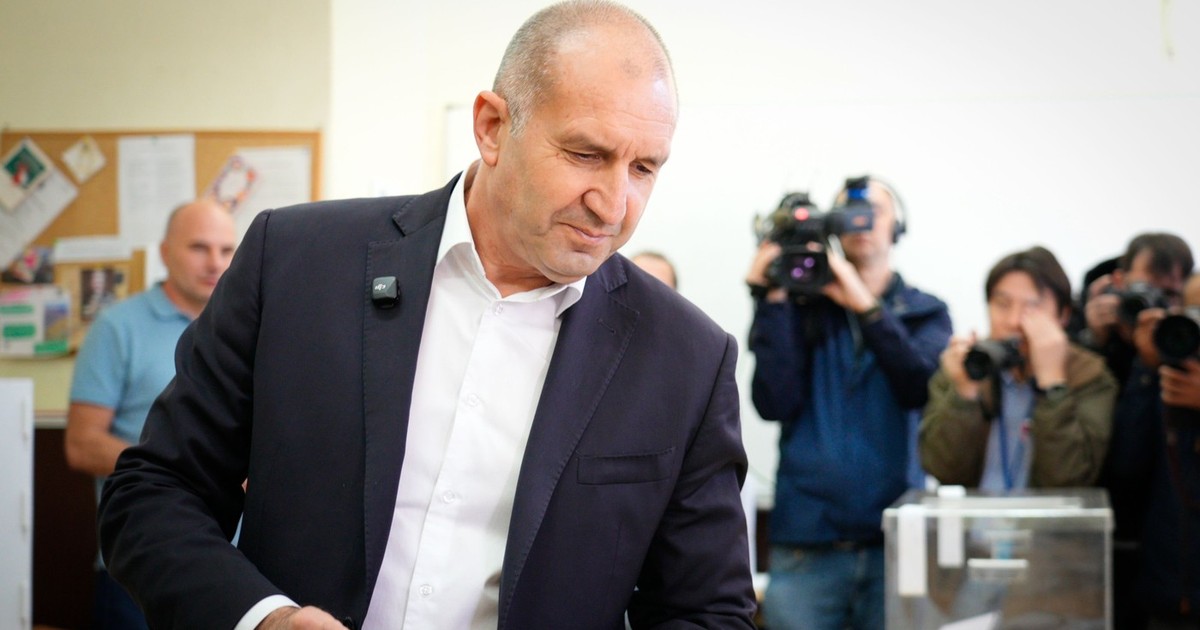 Fostul președinte bulgar Rumen Radev, la vot Foto: Profimedia