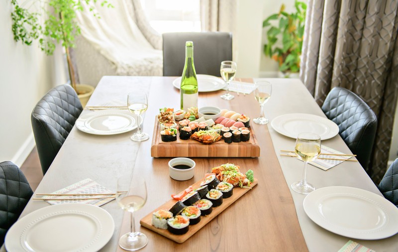 Cum se face sushi acasă. Trucurile de care să ții cont