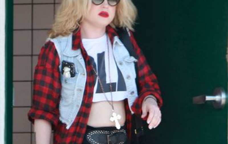 Foto | Kelly Osbourne, îmbrăcată ca o sorcovă și cu burta la vedere