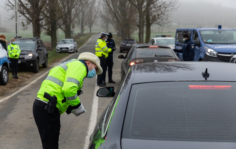 Peste 130 de jandarmi și polițiști, mobilizați pentru manifestările religioase care au loc azi, la Mănăstirea Peștera Sfântului Andrei, din județul Constanța