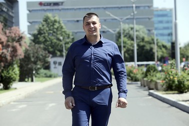 Cristian Opris în față redacției Libertatea