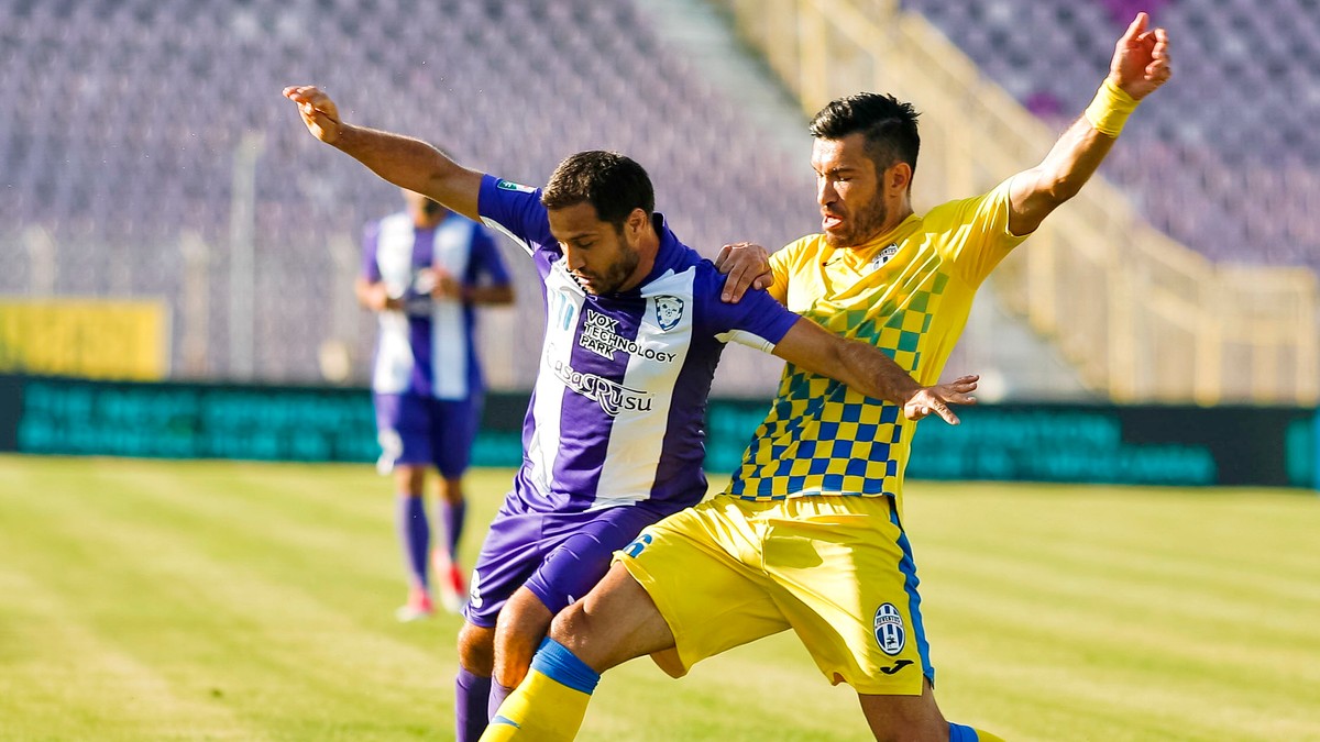 Marius Croitoru (S) si Alexandru benga (D) in meciul de fotbal dintre ACS Poli Timisoara si Juventus Bucuresti din etapa a IV-a a Ligii 1 Betano, disputat pe stadionul Dan Paltinisanu din Timisoara, vineri, 4 august 2017. CORNEL PUTAN / SPORT PICTURES