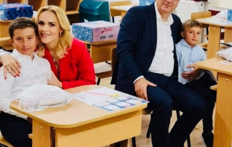 Firea, declarații contradictorii despre pozele făcute în școală împreună cu Pandele și copiii
